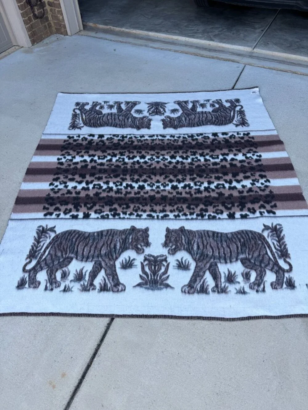 Fruto del Telar Antialergica Vintage Alpaca Wool Blend Blanket Brown Ivory Tiger